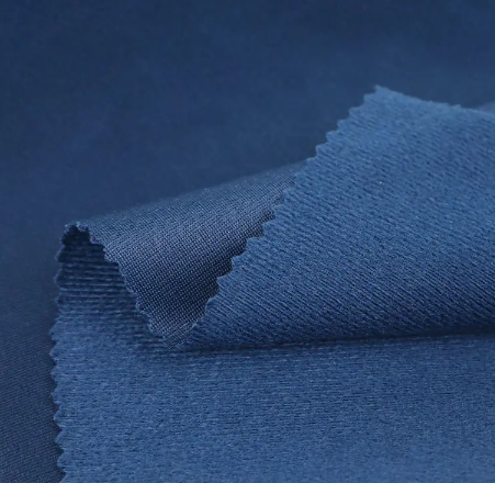 C% Polyester Fabricae: A compositum de fashion et practicality